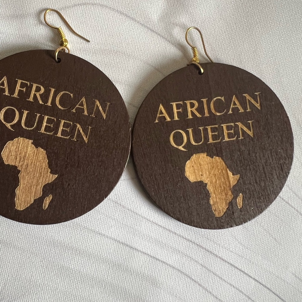 African Queen Map vibrant brown handmade carved round wood  earrings 2.5” NWT
